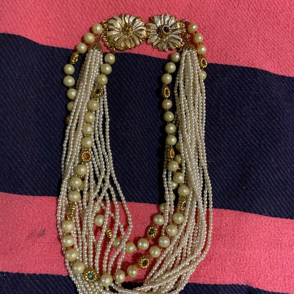 This is a nice piece of Costume Jewelry its unique - Picture 4 of 7